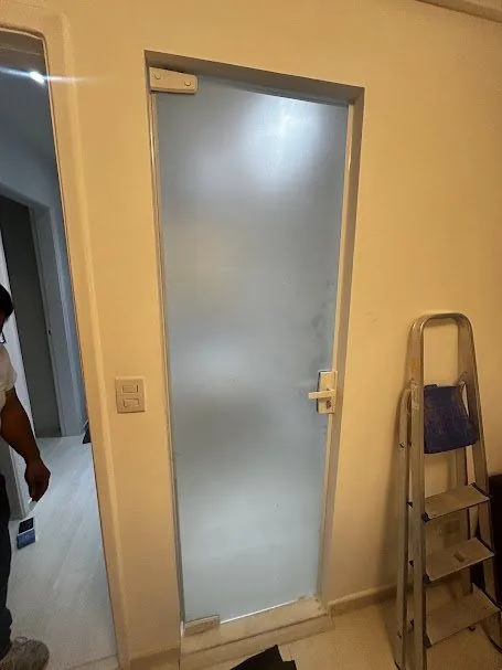 Porta de Vidro em vidro temperado — Mali Vidraçaria